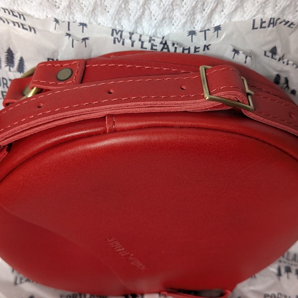 Portland Leather Red Round Crossbody Bag - Picture 2 of 5